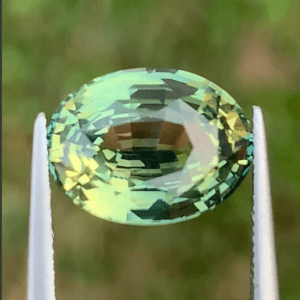 4.57 carat Yellowish Green/Green Oval Cut Natural Bi-Color Sapphire